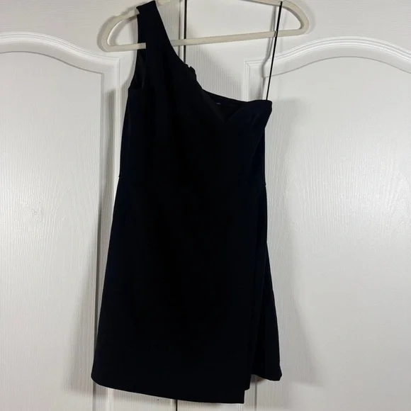 French Connection Black Whisper One Shoulder Envelope Dress Size 4 - Picture 2 of 7